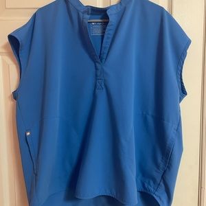 FIGS XL Scrub Top. Technical Collection.